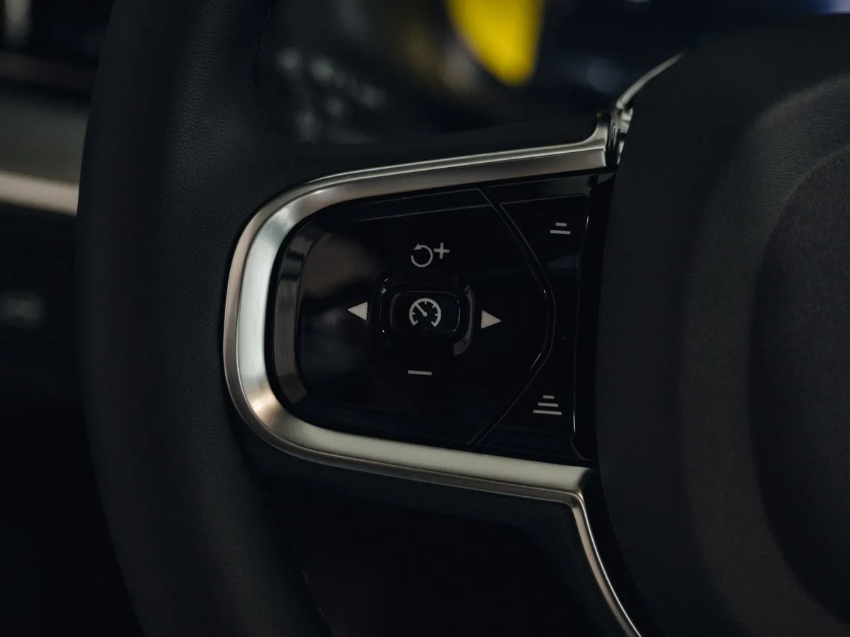 Volvo XC60 - фото 23