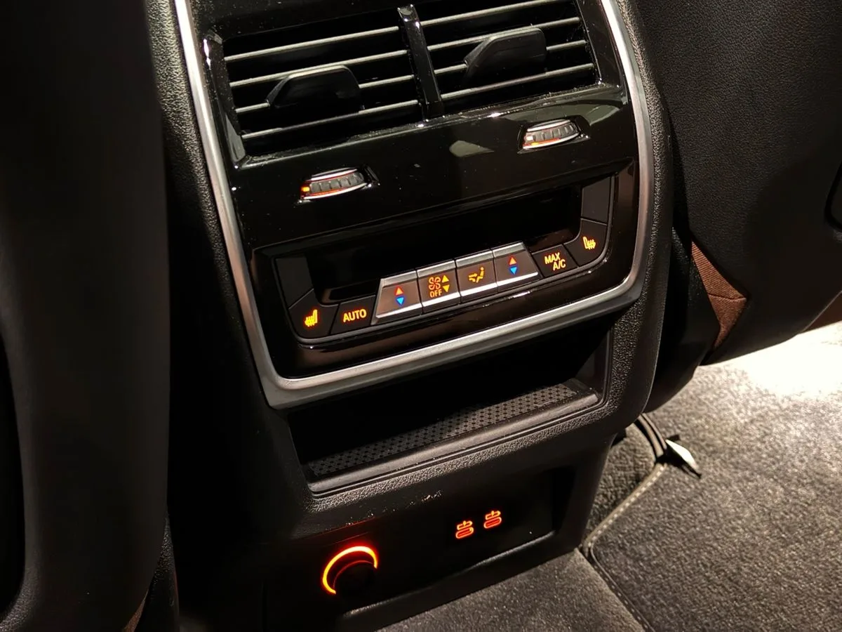 BMW X7 - фото 24