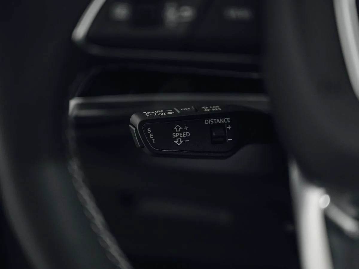Audi Q3 - фото 23