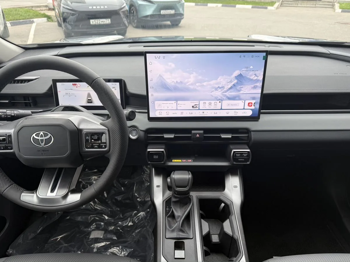 Toyota RAV4 - фото 9