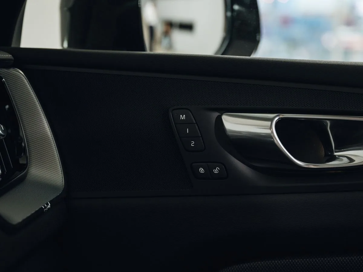 Volvo XC60 - фото 16