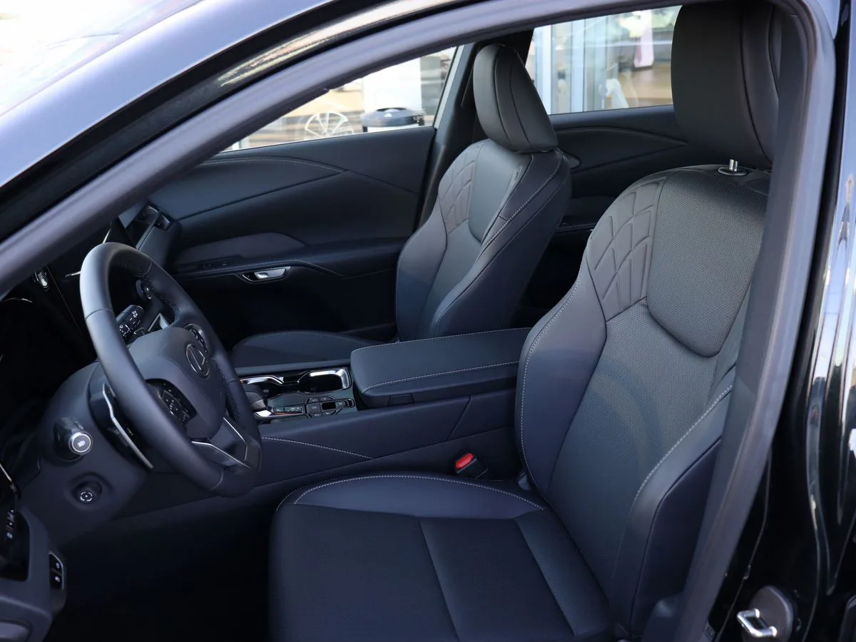 Lexus RX - фото 25