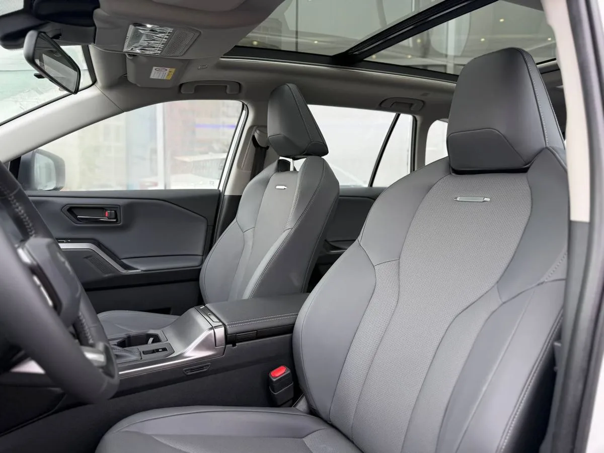 Toyota RAV4 - фото 16