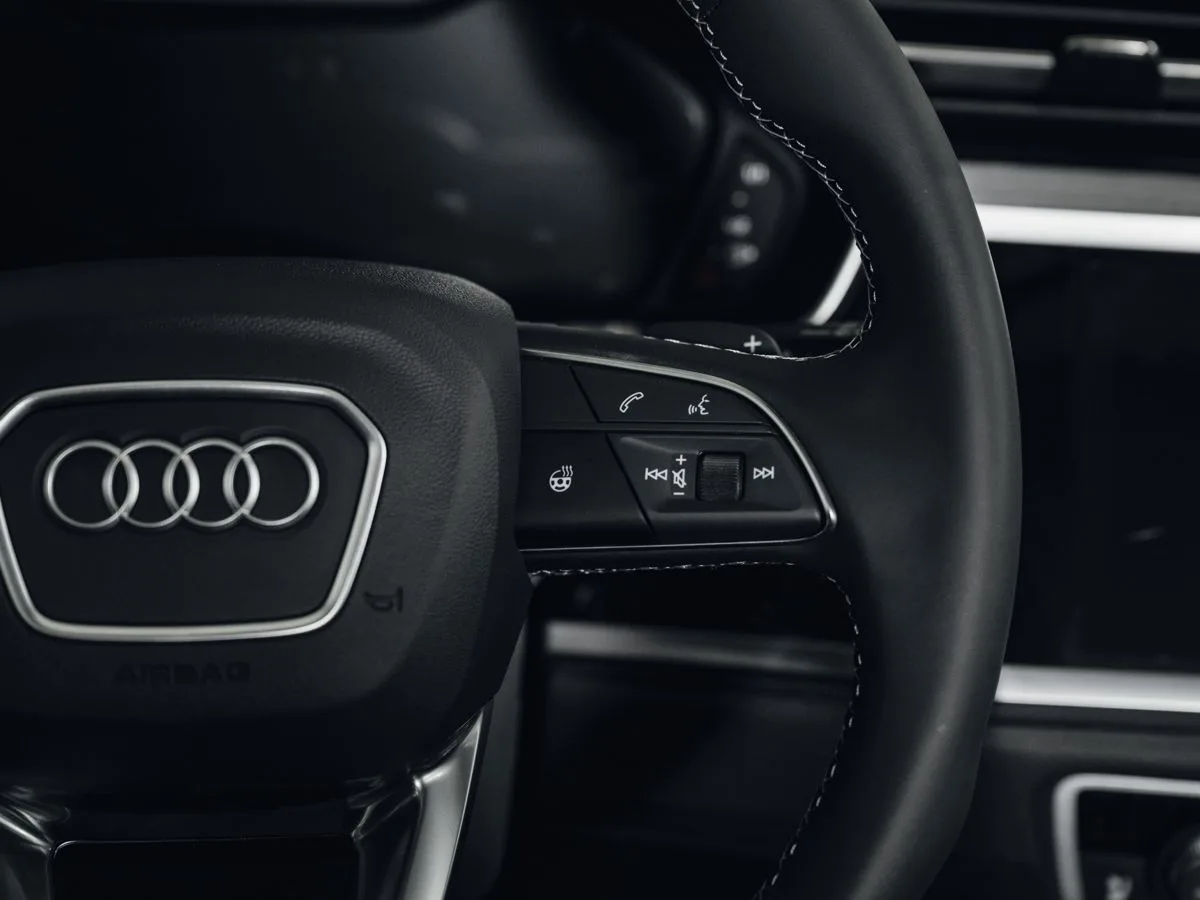 Audi Q3 - фото 23