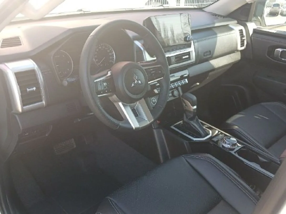 Mitsubishi L200 - фото 12