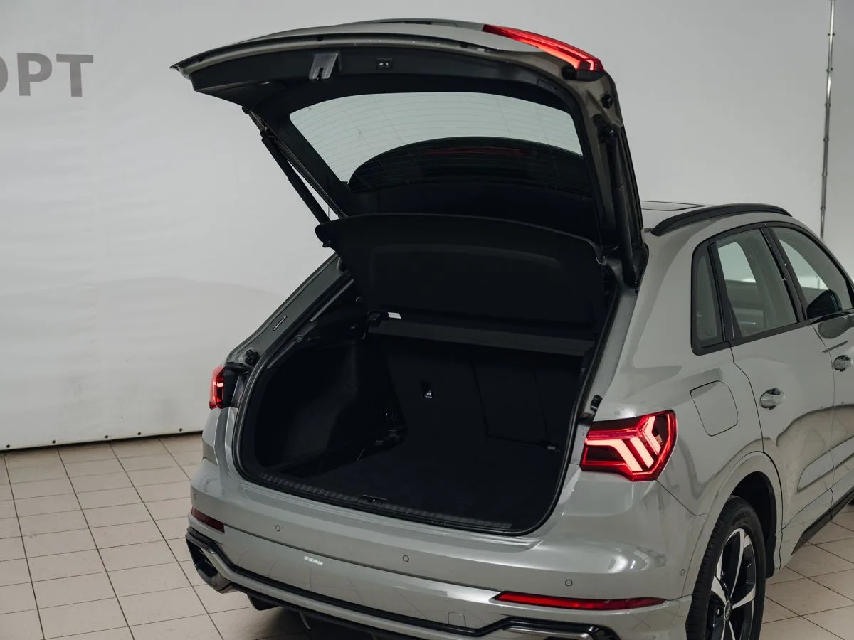 Audi Q3 - фото 12