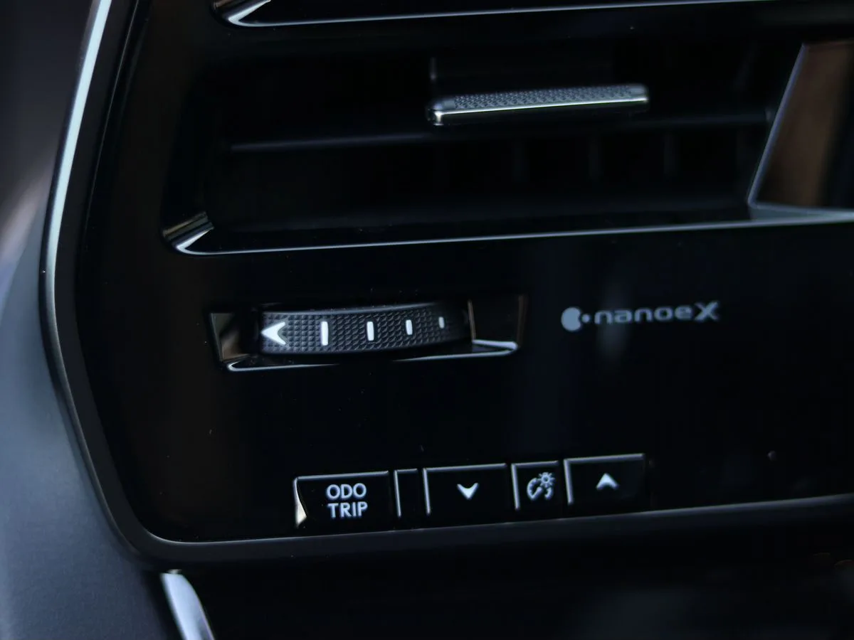 Lexus RX - фото 17