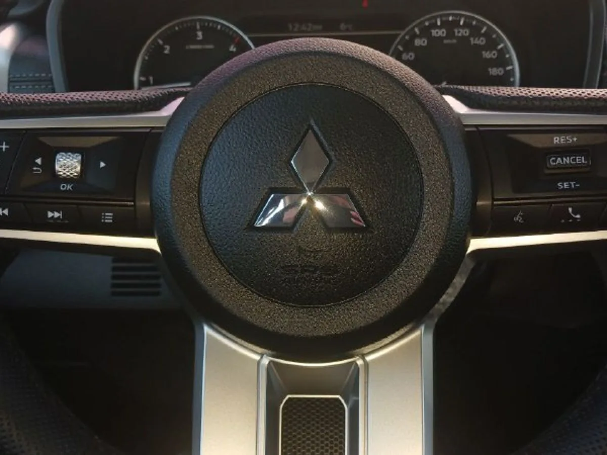 Mitsubishi L200 - фото 16