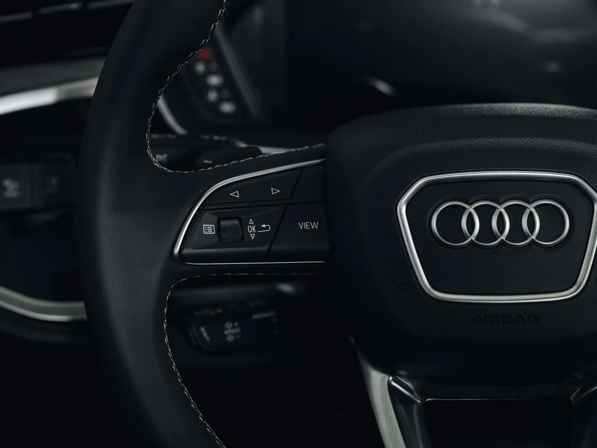 Audi Q3 - фото 25