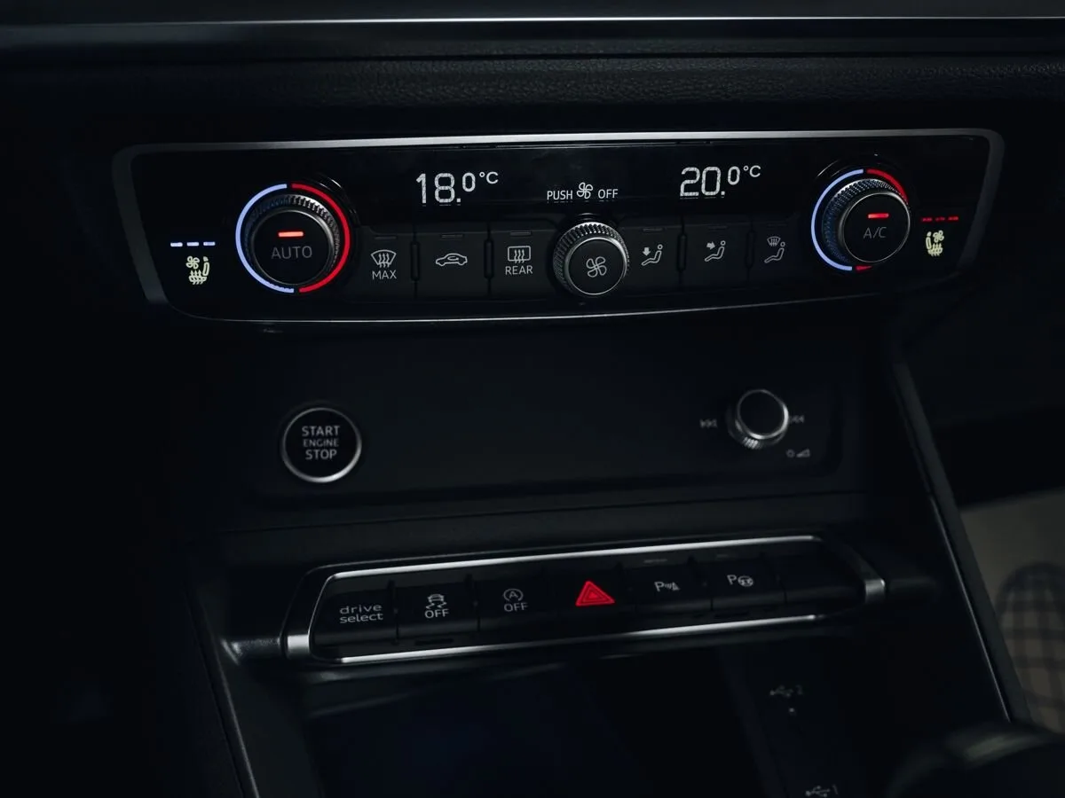 Audi Q3 - фото 26