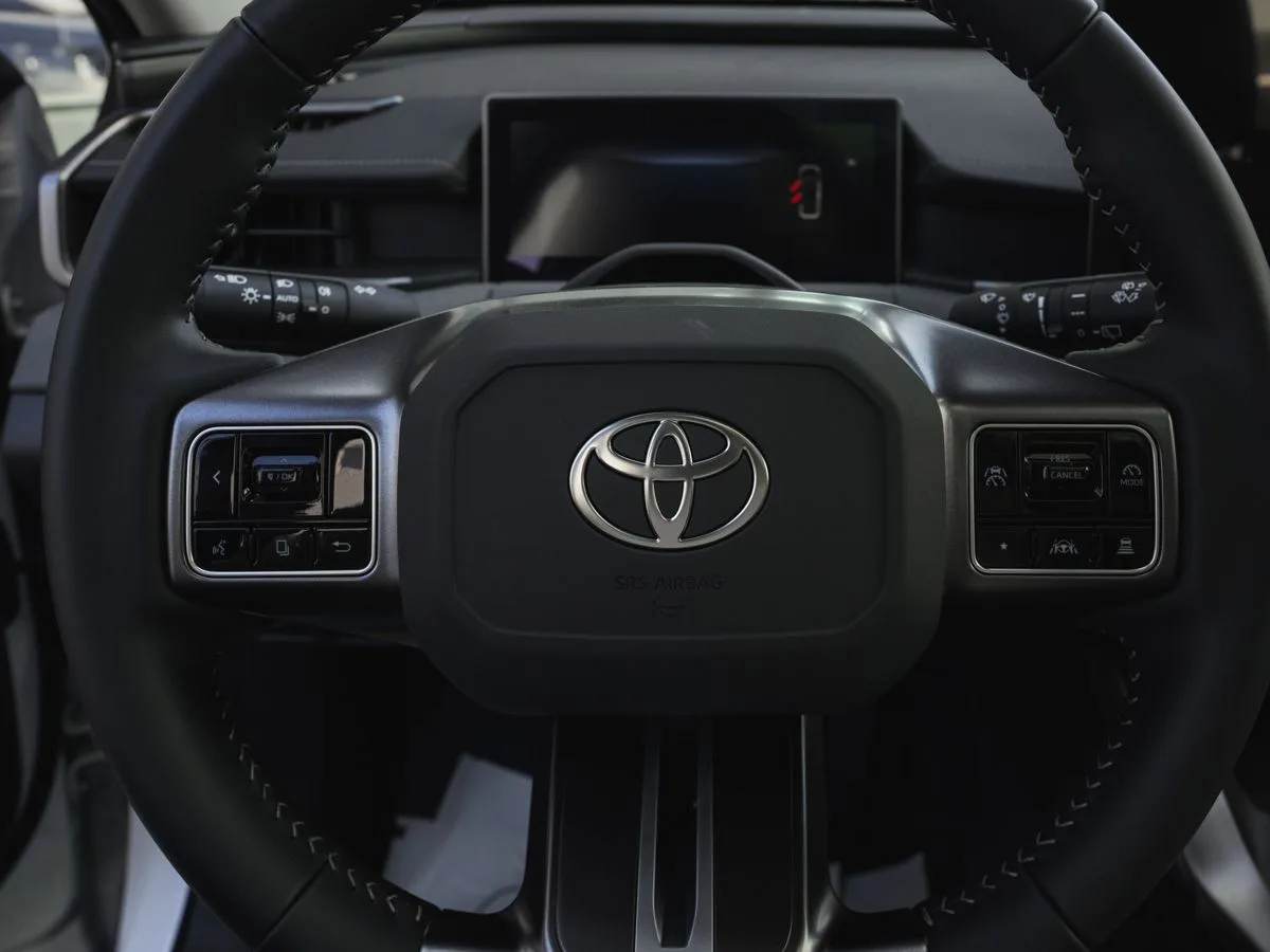 Toyota RAV4 - фото 7