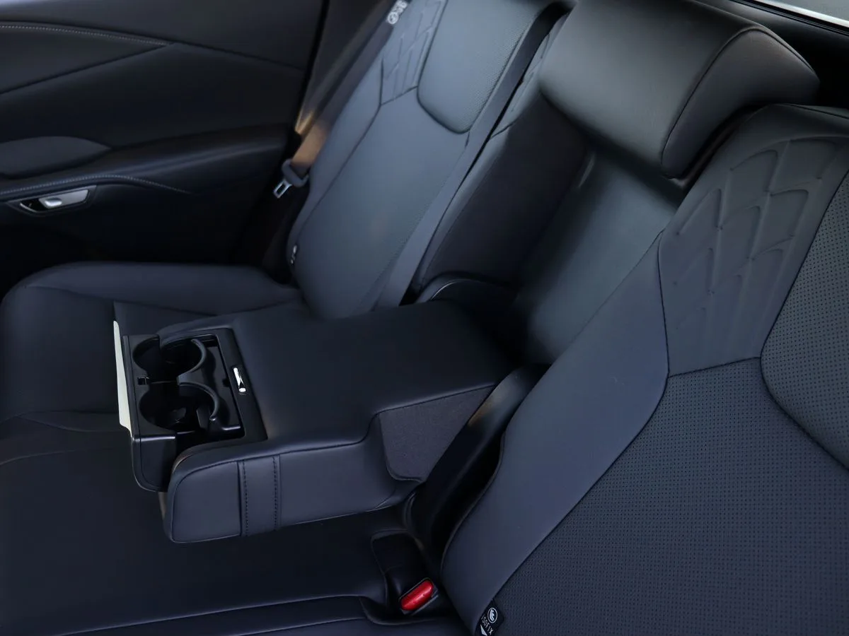 Lexus RX - фото 32