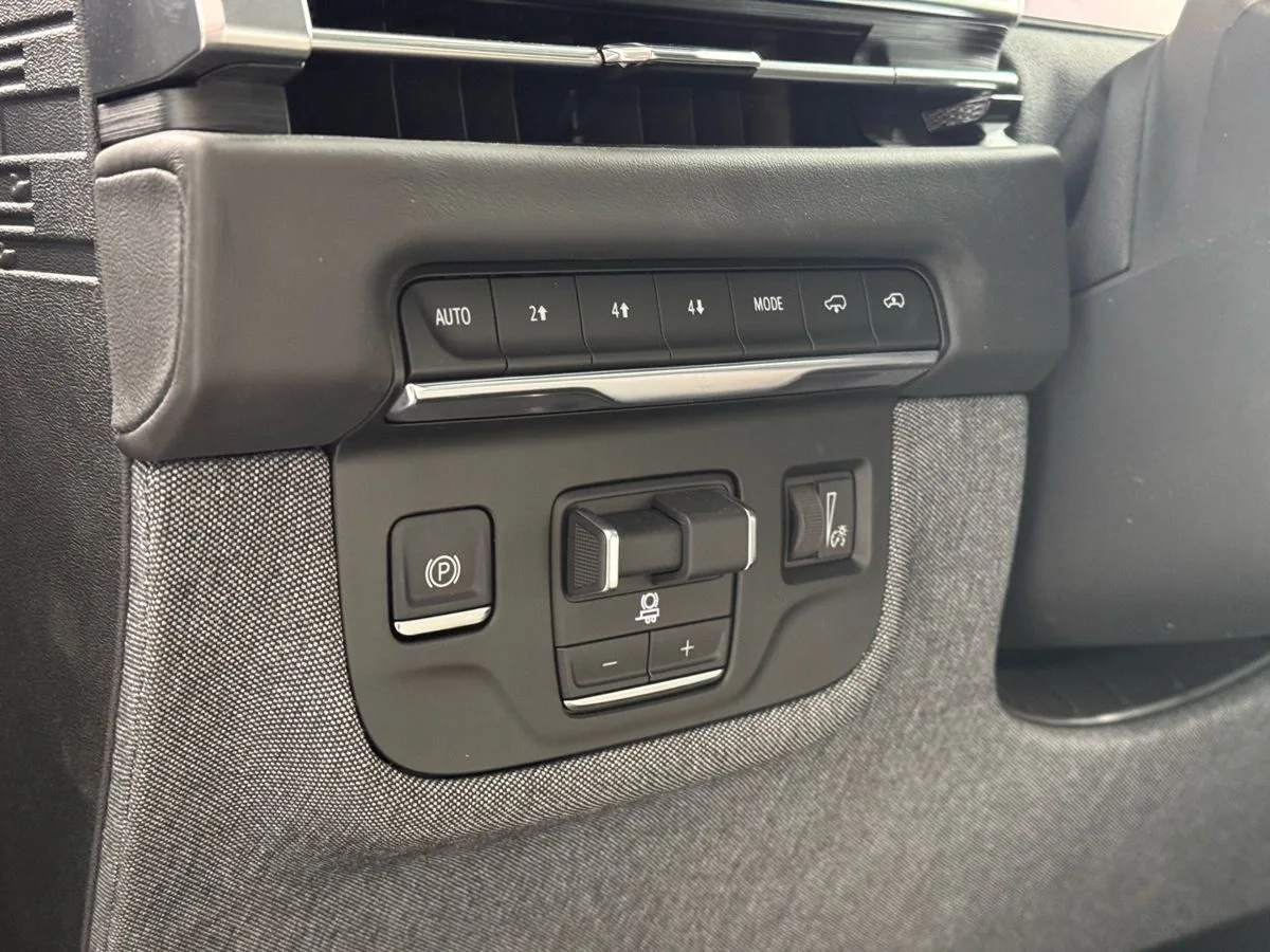 Cadillac Escalade - фото 10