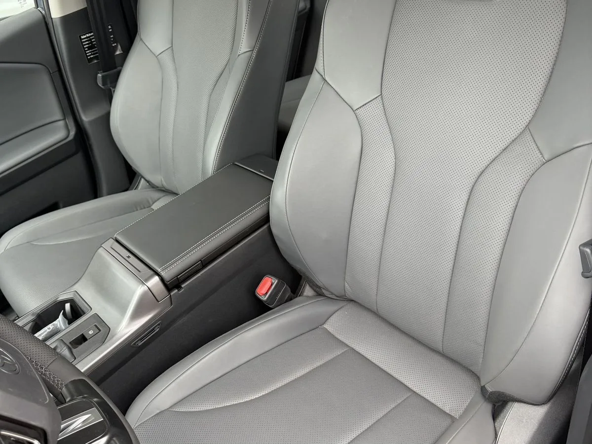 Toyota RAV4 - фото 7