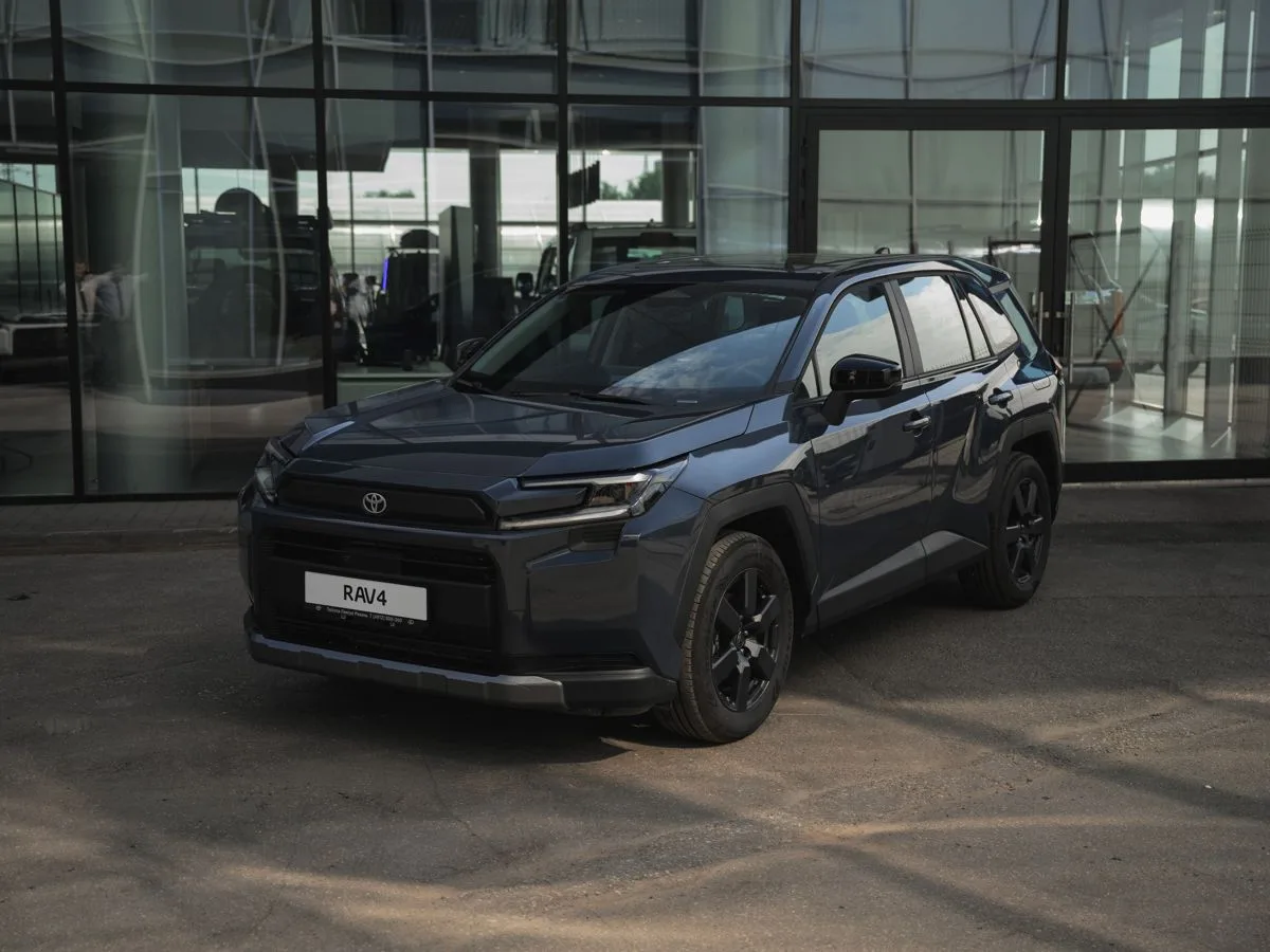 Toyota RAV4 - фото 1