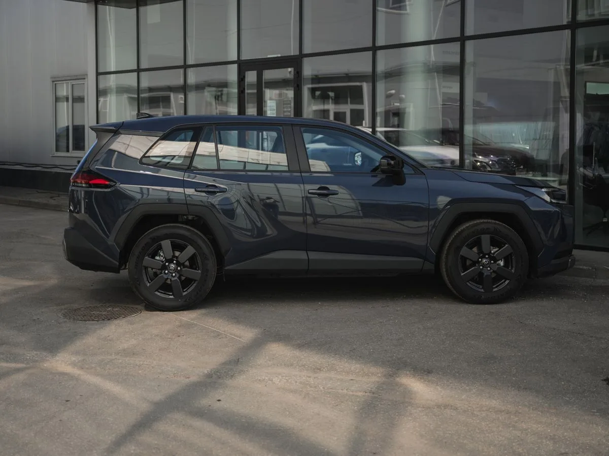 Toyota RAV4 - фото 4