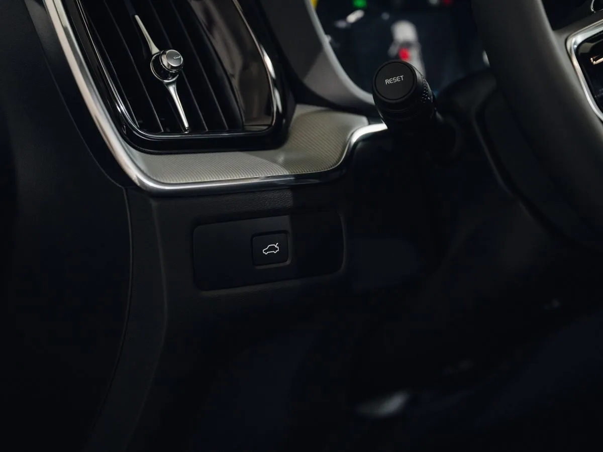 Volvo XC60 - фото 17
